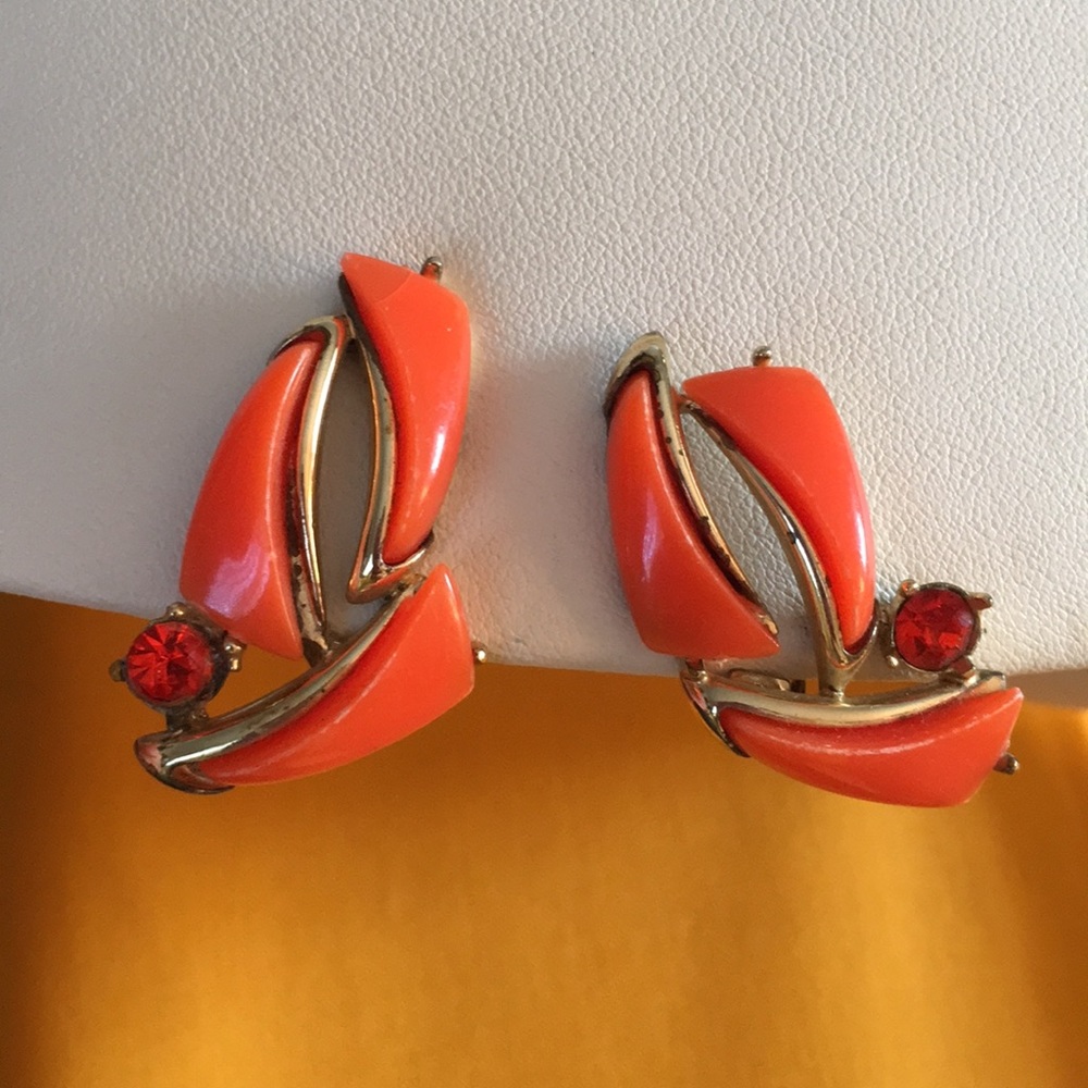 COPY - Vintage BSK Lucite Ship Design